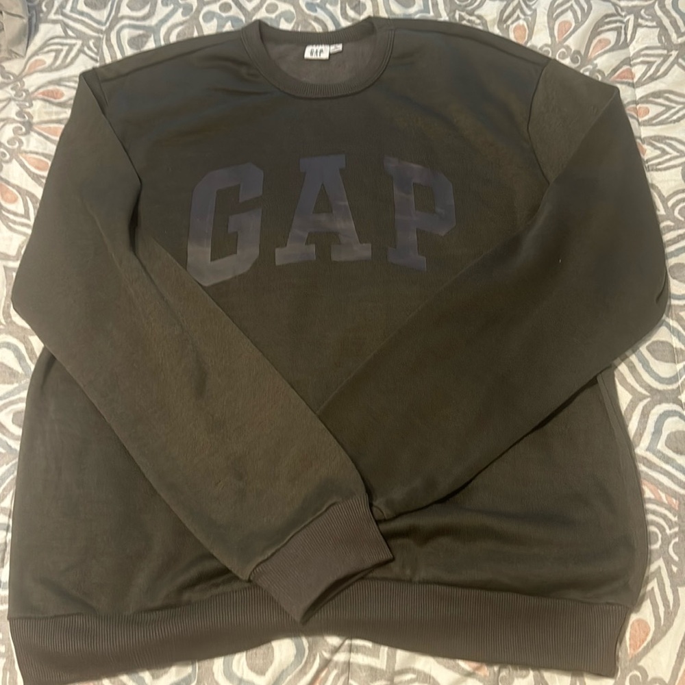 Gap sweater